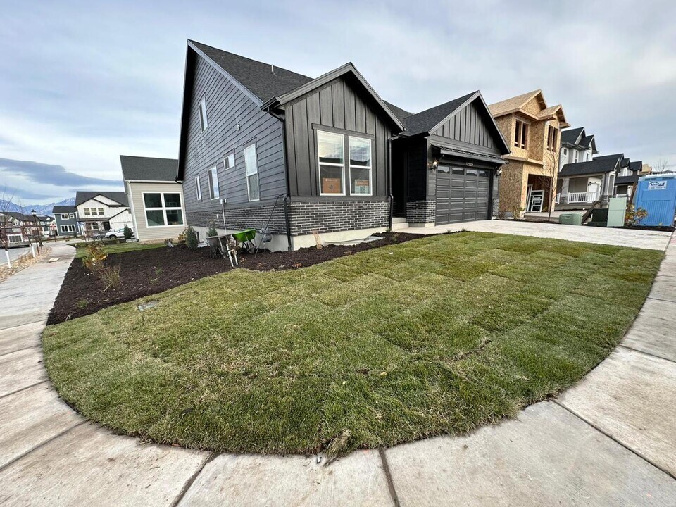 12307 Eovaldi Ave in Herriman, UT - Building Photo