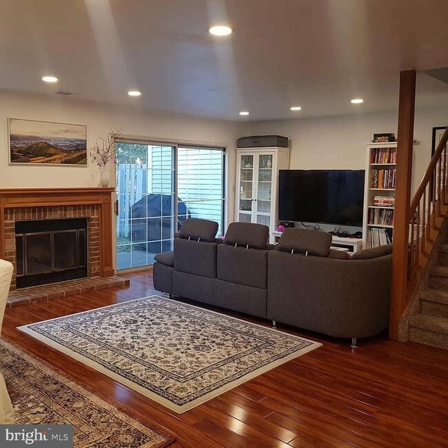 property at 15 Colebrook Ct