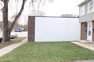 925 N Brainard St, Unit 923 in Naperville, IL - Building Photo - Building Photo