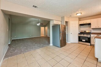 8519 Avington Rd in La Porte, TX - Building Photo - Building Photo