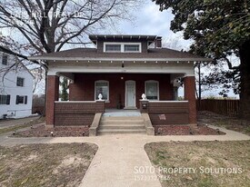 1208 Hillcrest Dr in Cape Girardeau, MO - Building Photo