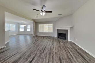2211 Manchester Ln in Pearland, TX - Building Photo - Building Photo