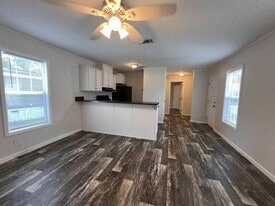 5301 NE 27th Ave in Gainesville, FL - Building Photo