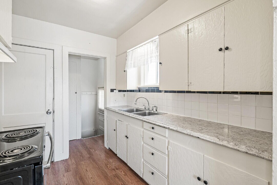 1366 Depew St in Lakewood, CO - Building Photo