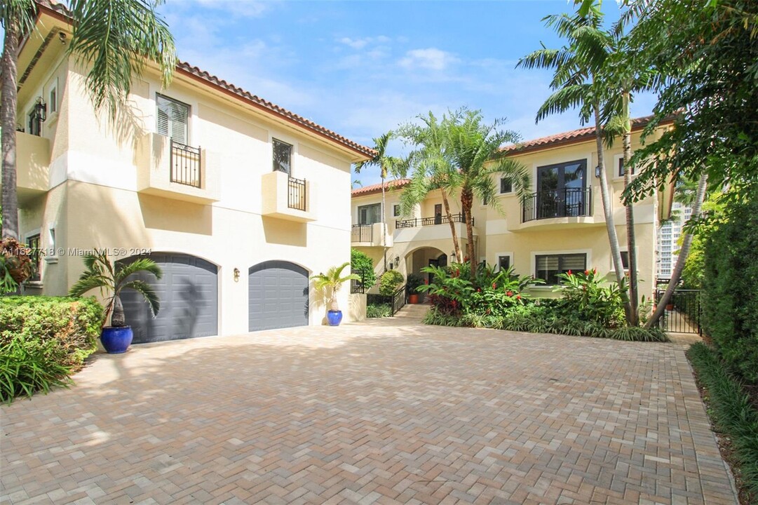 5655 Pine Tree Dr in Miami Beach, FL - Building Photo