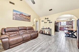 122 S Bailey St in Lowell, AR - Building Photo - Building Photo