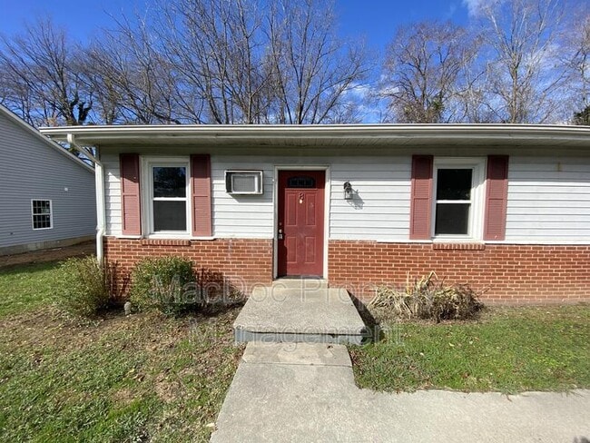 114-116 Loch Ln Dr in Louisa, VA - Building Photo - Building Photo