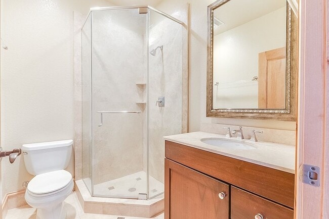 541 E Erie St, Unit 3rd Ward Penthouse Condo in Milwaukee, WI - Building Photo - Building Photo