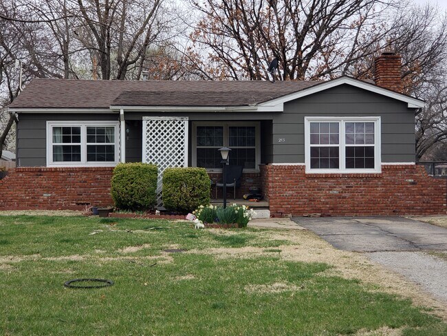 property at 213 N Pecan St