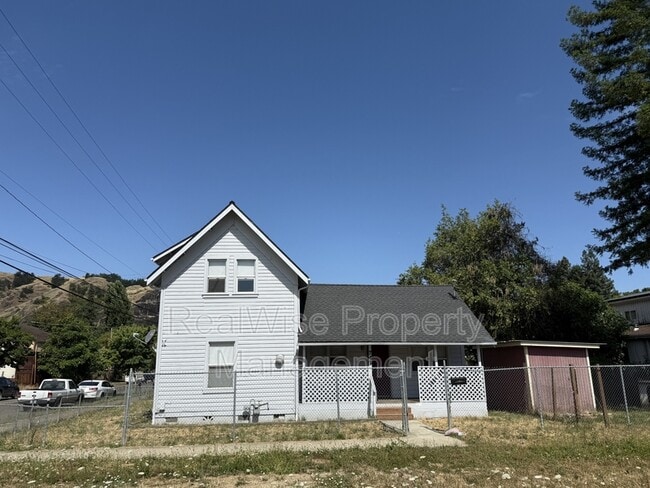 property at 748 SE Parrott St