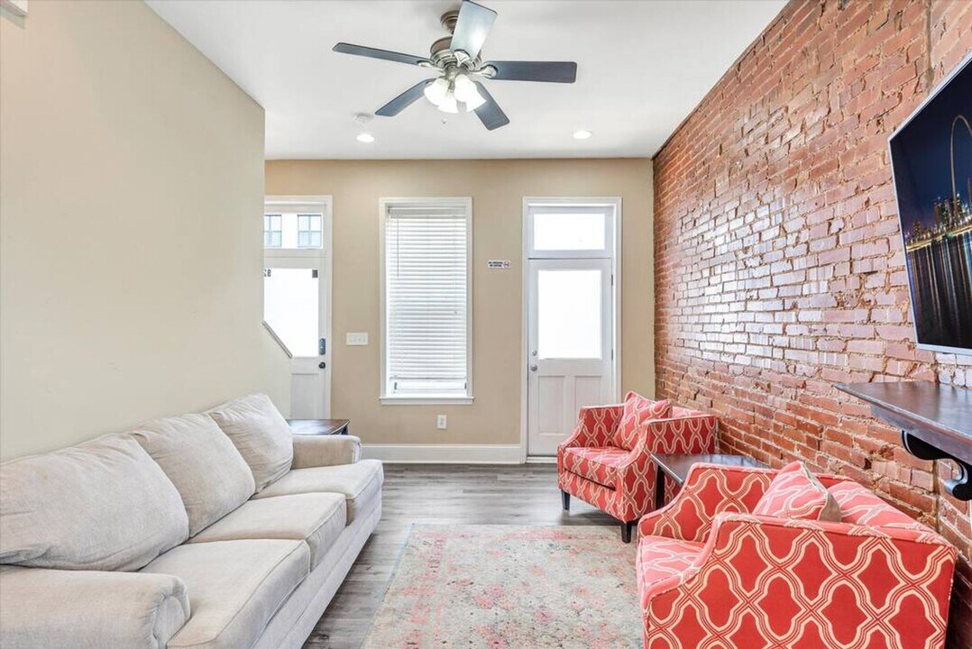 925 S Sarah St in St. Louis, MO - Building Photo