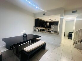 3022 W Signature Dr in Davie, FL - Building Photo