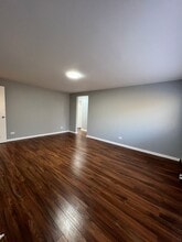 7000 S Cregier Ave in Chicago, IL - Foto de edificio - Building Photo