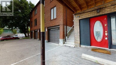 546 Eglinton Ave E in Toronto, ON - Building Photo - Building Photo