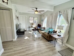 3031 49th St S, Unit Front in Gulfport, FL - Building Photo - Building Photo