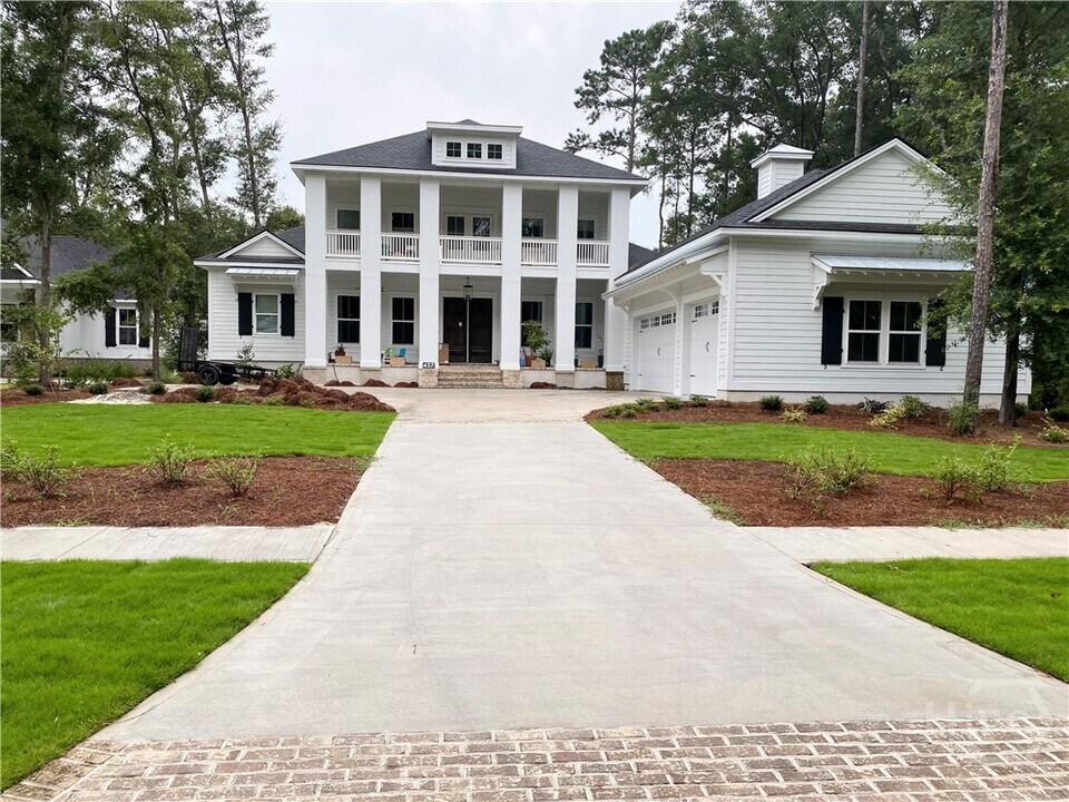 437 Bear River Dr in Richmond Hill, GA - Building Photo
