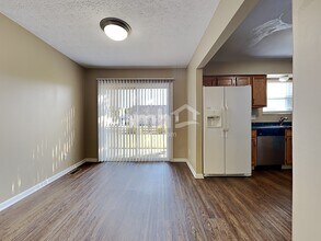 2025 Apple Knoll Ln in Middletown, OH - Foto de edificio - Building Photo