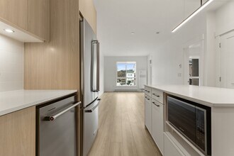 2771-2771 Montrose Ave in Abbotsford, BC - Building Photo - Building Photo