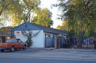 830-838 Lampasas Ave in Sacramento, CA - Building Photo - Building Photo