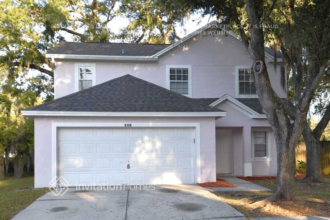 8308 Mark Twain Pl in Tampa, FL - Building Photo