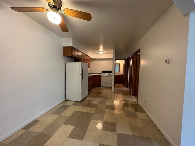 2869 S 6th St-Unit -Unit 4 in Milwaukee, WI - Foto de edificio - Building Photo