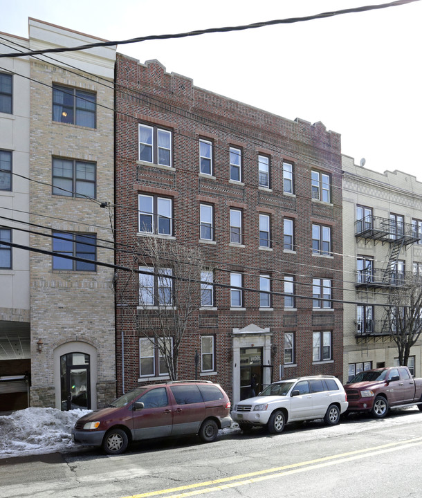 372 Anderson Ave in Cliffside Park, NJ - Building Photo