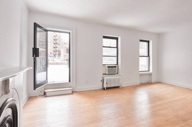 50 E 81st St in New York, NY - Building Photo - Interior Photo