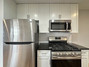 6954 N Sheridan Rd, Unit 125 in Chicago, IL - Building Photo - Building Photo