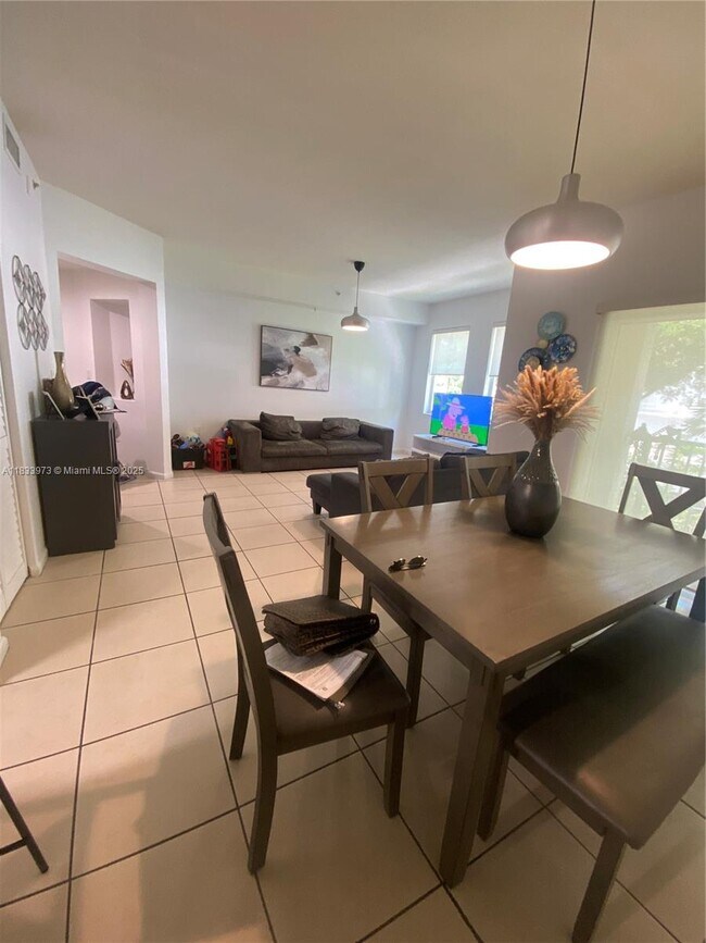 11603 NW 89th St, Unit 214 in Doral, FL - Building Photo - Building Photo