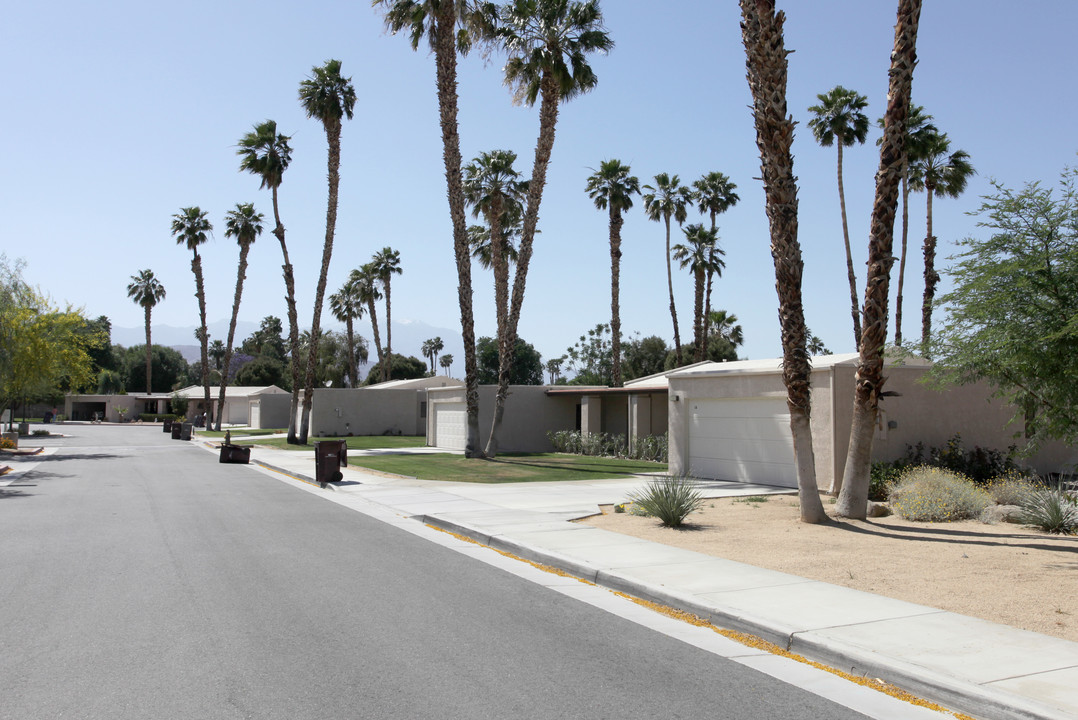 La Paz Villas in Palm Desert, CA - Building Photo