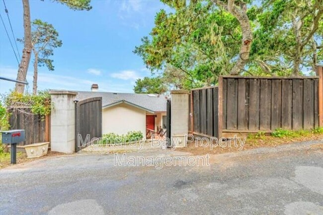 81 Corona Rd in Carmel, CA - Building Photo - Building Photo