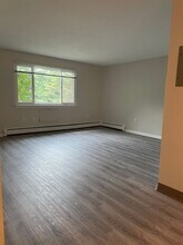 B 10 Nanni Dr in Winchester, CT - Building Photo - Building Photo