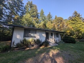 11384 Ogle Rd NE in Poulsbo, WA - Building Photo - Building Photo