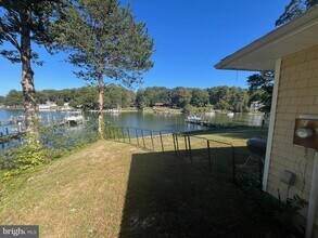 13101 Harbor Ln in Lusby, MD - Foto de edificio - Building Photo