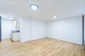 320 W 20th St, Unit 3 in New York, NY - Building Photo - Building Photo