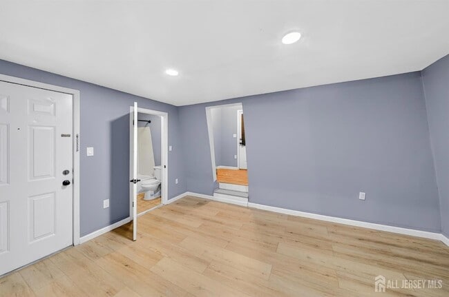 194 High St, Unit 3 in Perth Amboy, NJ - Foto de edificio - Building Photo