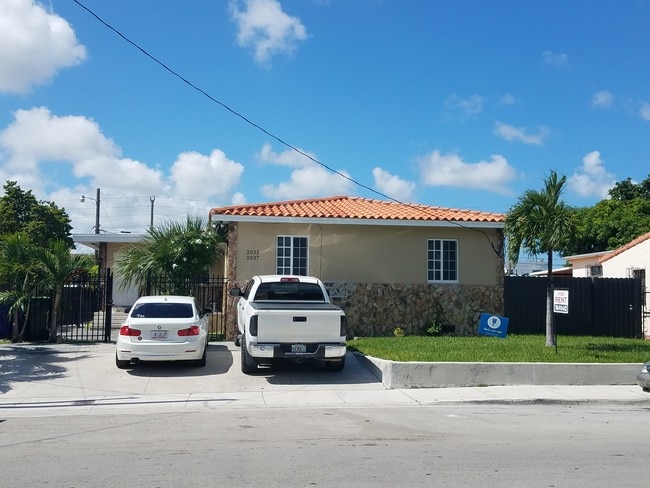 2035 NW 3rd St, Unit 2035 in Miami, FL - Building Photo - Building Photo