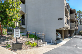 Moraga Terrace in Moraga, CA - Foto de edificio - Building Photo