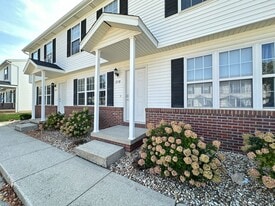 219 Crossing Dr in Normal, IL - Building Photo