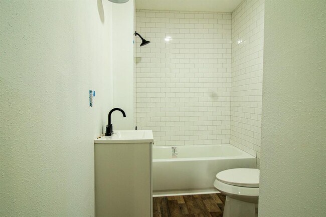 4918 Leffingwell St in Houston, TX - Building Photo - Building Photo