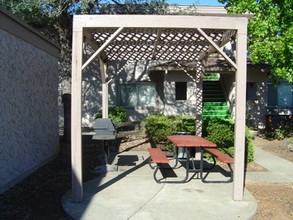 Casa Serena in Redding, CA - Building Photo - Building Photo