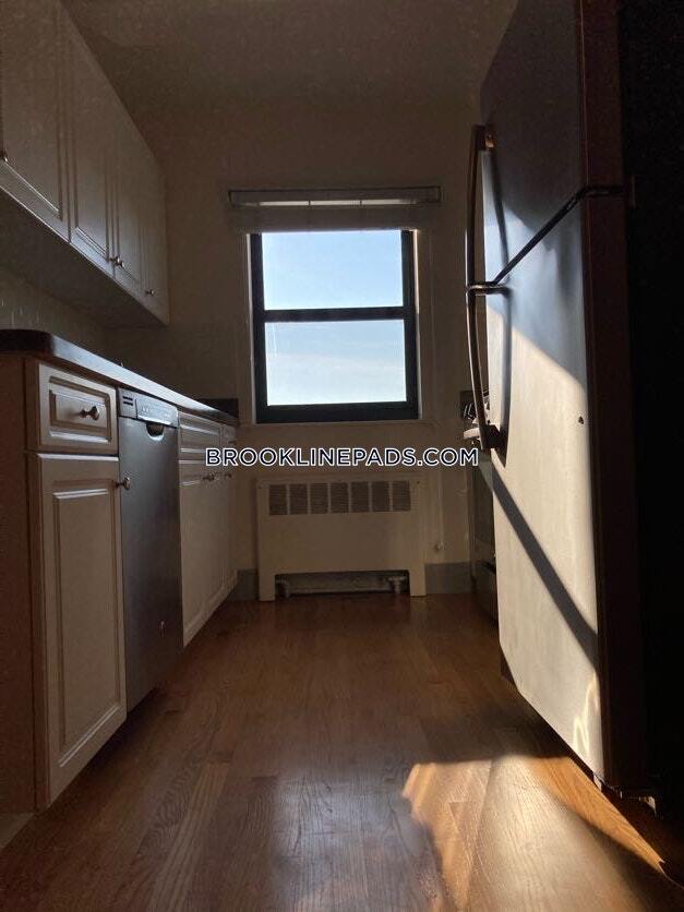 34 Harvard Ave-Unit -5 in Brookline, MA - Foto de edificio - Building Photo