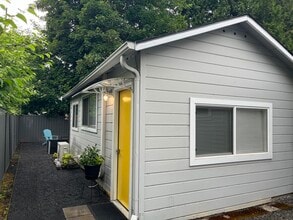 8843 SE 15th Pl in Portland, OR - Building Photo - Building Photo