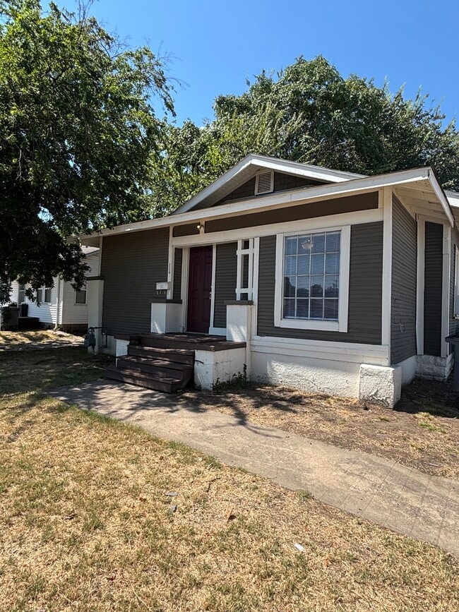 property at 1116 S Gary Pl