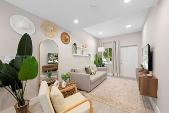 5127 NW 5th Ave in Miami, FL - Building Photo - Building Photo