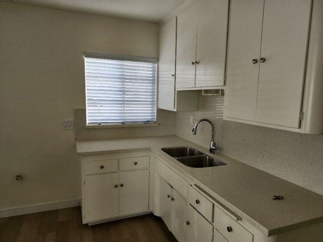 1339 N Vista St in Los Angeles, CA - Building Photo - Building Photo