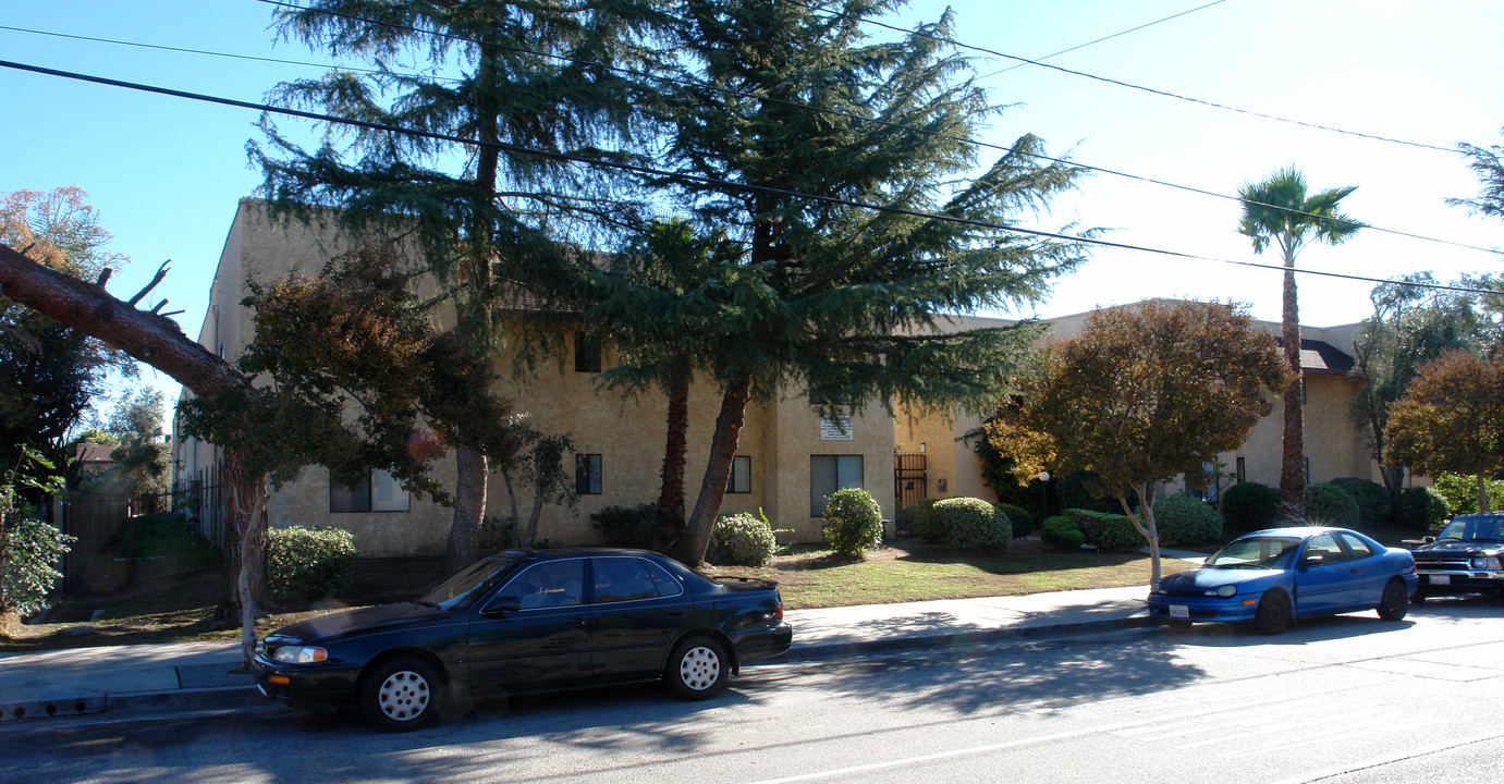 Wakefield Gardens in Los Angeles, CA - Building Photo