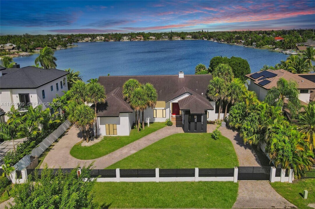 13724 SW 92nd Ct in Miami, FL - Building Photo