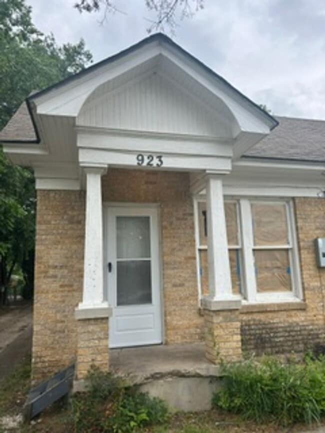 923 Sunset Ave