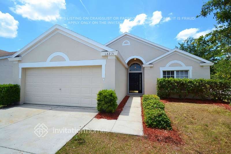 12215 Dawn Vista Dr in Riverview, FL - Building Photo